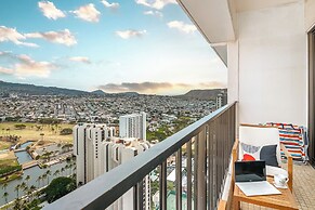 High Floor Mountain View with King or Queen Bed and Parking