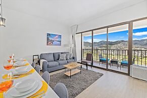 High Floor Mountain View with King or Queen Bed and Parking