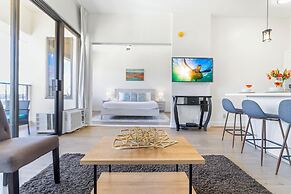 High Floor Mountain View with King or Queen Bed and Parking