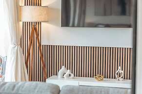 High Floor Mountain View with King or Queen Bed and Parking