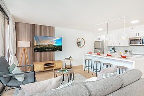 High Floor Mountain View with King or Queen Bed and Parking