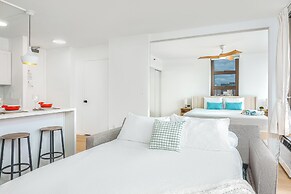 High Floor Mountain View with King or Queen Bed and Parking