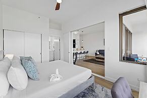 High Floor Mountain View with King or Queen Bed and Parking