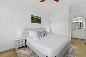 High Floor Mountain View with King or Queen Bed and Parking