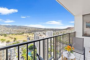 High Floor Mountain View with King or Queen Bed and Parking