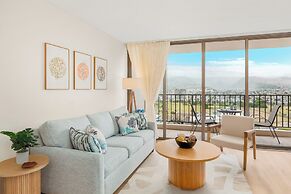 High Floor Mountain View with King or Queen Bed and Parking