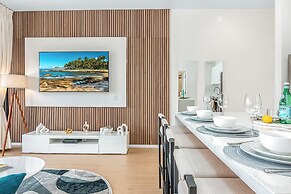 High Floor Mountain View with King or Queen Bed and Parking