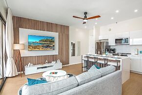 High Floor Mountain View with King or Queen Bed and Parking