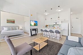 High Floor Mountain View with King or Queen Bed and Parking