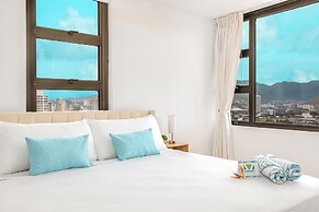 High Floor Mountain View with King or Queen Bed and Parking