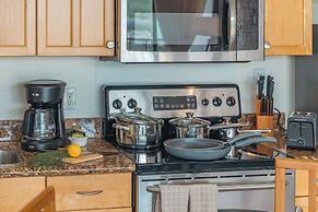 High Floor Mountain View with King or Queen Bed and Parking