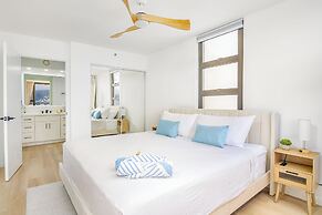 High Floor Mountain View with King or Queen Bed and Parking