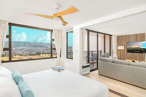 High Floor Mountain View with King or Queen Bed and Parking