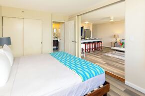 High Floor Mountain View with King or Queen Bed and Parking