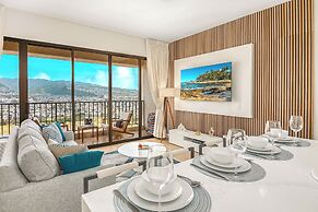 High Floor Mountain View with King or Queen Bed and Parking