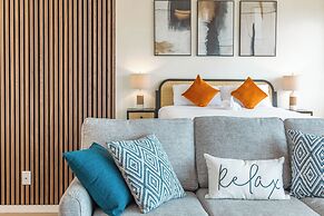 High Floor Mountain View with King or Queen Bed and Parking