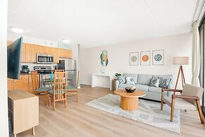 High Floor Mountain View with King or Queen Bed and Parking