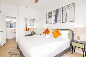 High Floor Mountain View with King or Queen Bed and Parking