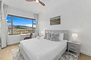 High Floor Mountain View with King or Queen Bed and Parking