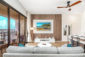 High Floor Mountain View with King or Queen Bed and Parking