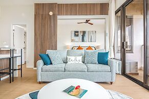 High Floor Mountain View with King or Queen Bed and Parking