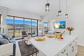 High Floor Mountain View with King or Queen Bed and Parking