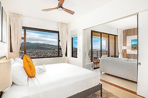 High Floor Mountain View with King or Queen Bed and Parking