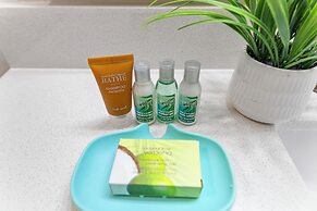 High Floor Mountain View with King or Queen Bed and Parking