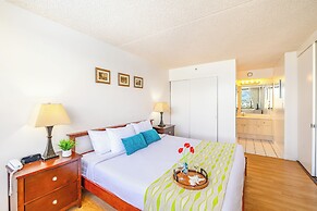 High Floor Mountain View with King or Queen Bed and Parking