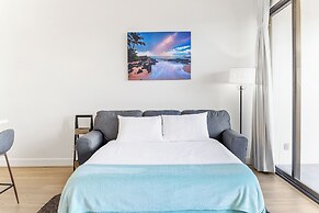 High Floor Mountain View with King or Queen Bed and Parking