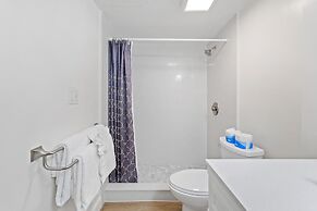 High Floor Mountain View with King or Queen Bed and Parking