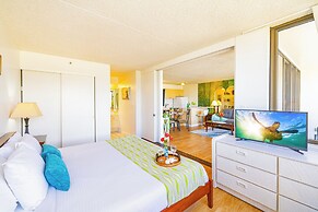 High Floor Mountain View with King or Queen Bed and Parking