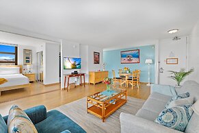 High Floor Mountain View with King or Queen Bed and Parking