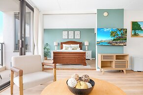 High Floor Mountain View with King or Queen Bed and Parking