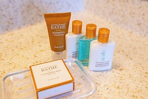 High Floor Mountain View with King or Queen Bed and Parking