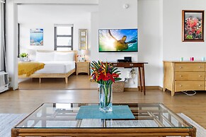 High Floor Mountain View with King or Queen Bed and Parking