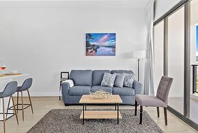 High Floor Mountain View with King or Queen Bed and Parking