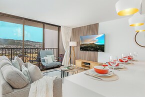 High Floor Mountain View with King or Queen Bed and Parking