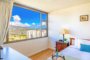 High Floor Mountain View with King or Queen Bed and Parking