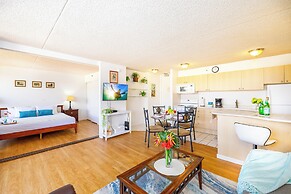 High Floor Mountain View with King or Queen Bed and Parking