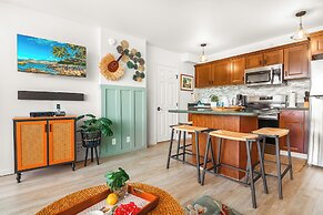 Mountain View Condo with King or Queen Bed and Parking