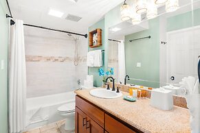 Mountain View Condo with King or Queen Bed and Parking