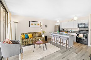 Mountain View Condo with King or Queen Bed and Parking