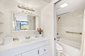 Mountain View Condo with King or Queen Bed and Parking