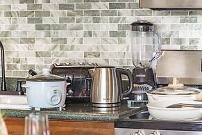 Mountain View Condo with King or Queen Bed and Parking