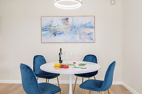 Mountain View Condo with King or Queen Bed and Parking