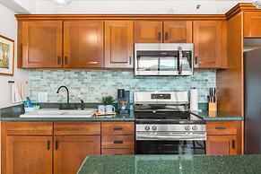 Mountain View Condo with King or Queen Bed and Parking