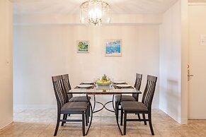 Mountain View Condo with King or Queen Bed and Parking