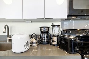 Mountain View Condo with King or Queen Bed and Parking