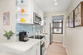 Mountain View Condo with King or Queen Bed and Parking